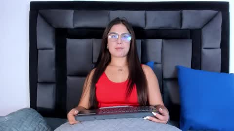 Snapshot of mia_fox3 chatting on 09-18-25, 12:18 mia fox online show from 09-18-25, 12:18