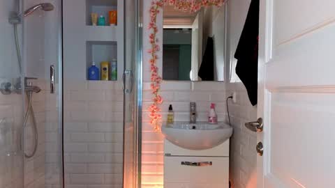 Snapshot of mia_g_ chatting on 01-17-25, 11:59 Mia online show from 01-17-25, 11:59