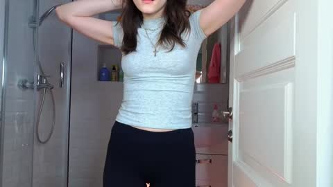 Snapshot of mia_g_ chatting on 02-08-25, 05:40 Mia online show from 02-08-25, 05:40