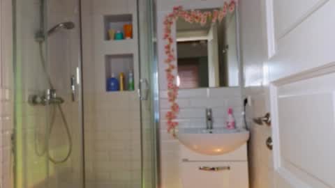 Snapshot of mia_g_ chatting on 02-19-25, 08:44 Mia online show from 02-19-25, 08:44