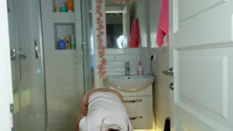 Snapshot of mia_g_ chatting on 02-26-25, 05:42 Mia online show from 02-26-25, 05:42
