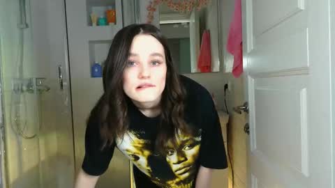 Snapshot of mia_g_ chatting on 02-27-25, 05:45 Mia online show from 02-27-25, 05:45