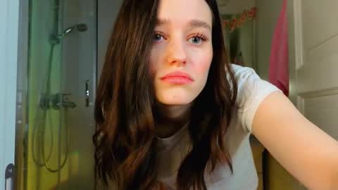 Snapshot of mia_g_ chatting on 02-28-25, 05:37 Mia online show from 02-28-25, 05:37