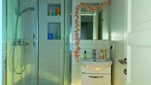 Snapshot of mia_g_ chatting on 02-28-25, 08:42 Mia online show from 02-28-25, 08:42