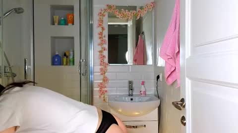 Snapshot of mia_g_ chatting on 03-04-25, 05:32 Mia online show from 03-04-25, 05:32