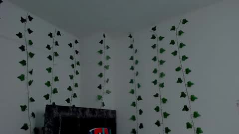 Snapshot of mia_garcia2 chatting on 10-21-25, 09:15 MIA online show from 10-21-25, 09:15