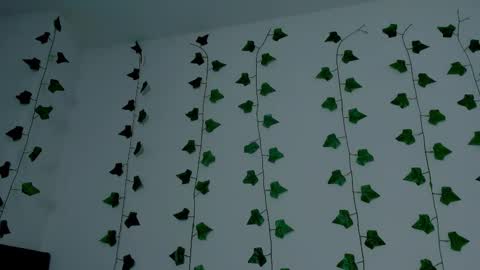 Snapshot of mia_garcia2 chatting on 11-05-25, 10:10 MIA online show from 11-05-25, 10:10