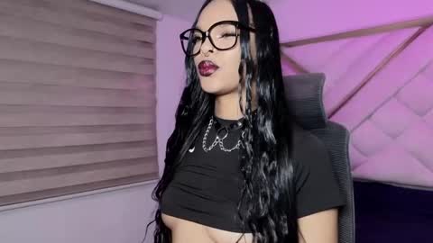 Mia online show from 05-13-26, 02:42