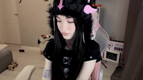 MIA HELP ME REACH 100 LIKES online show from 11-28-25, 03:14