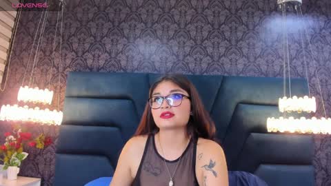 Snapshot of mia_greyyy chatting on 04-05-26, 04:53 Mia Grey online show from 04-05-26, 04:53