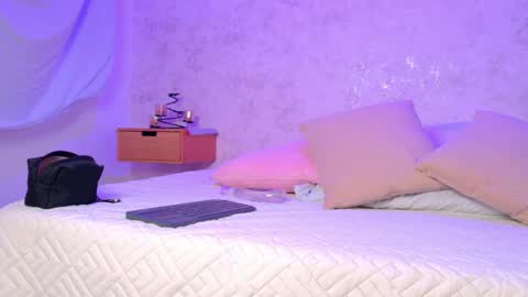 mia_hill1_ online show from 05-18-26, 08:03