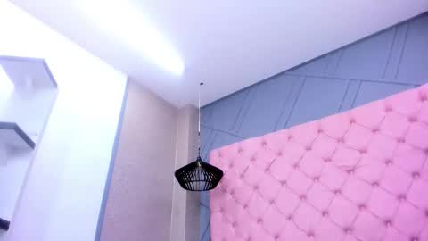 Mia online show from 02-08-26, 12:52