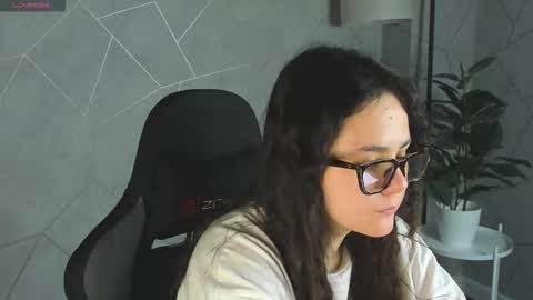 Mia online show from 09-23-25, 11:52