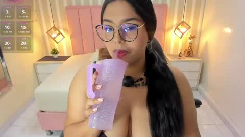 Snapshot of mia_jons20 chatting on 04-17-26, 12:19 Naomi online show from 04-17-26, 12:19