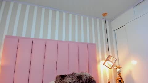 Snapshot of mia_jons20 chatting on 05-11-26, 02:45 Naomi online show from 05-11-26, 02:45