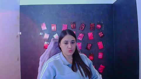 Mia online show from 02-09-26, 12:31