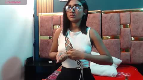 Mia.  online show from 05-08-26, 11:04