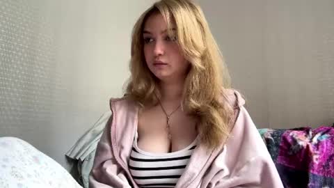Snapshot of mia_livy chatting on 06-28-26, 04:40 Miaaa online show from 06-28-26, 04:40