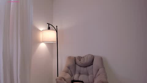 MIA LOVE   online show from 01-09-26, 05:26