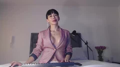 Mia online show from 02-14-26, 07:10