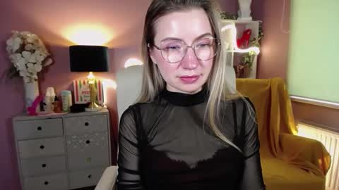 Mia online show from 02-08-25, 11:33