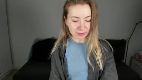 Mia online show from 12-23-25, 07:28