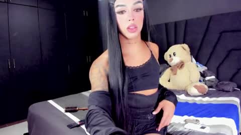 Snapshot of mia_malkova0 chatting on 10-12-25, 01:37 Mia3 online show from 10-12-25, 01:37