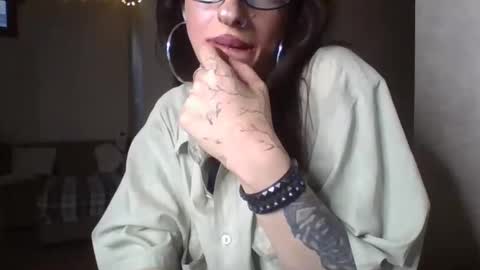 Mia online show from 06-08-26, 11:43