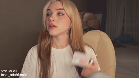 mia_milagros online show from 12-24-24, 12:00