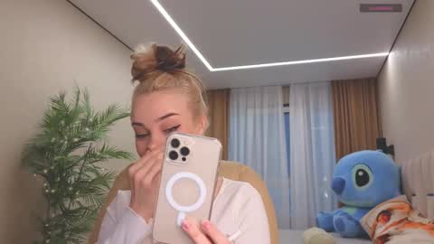 mia_milagros online show from 02-14-25, 04:15