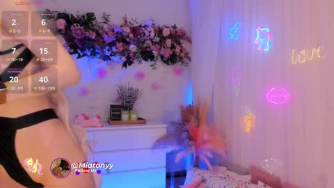 Snapshot of mia_milana chatting on 01-25-25, 04:56 online show from 01-25-25, 04:56