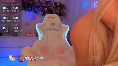 Snapshot of mia_milana chatting on 02-28-25, 12:09 online show from 02-28-25, 12:09