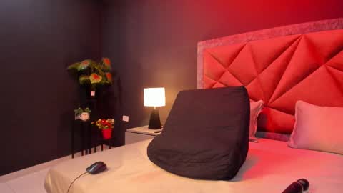 Snapshot of mia_milff chatting on 02-15-26, 06:48 MIA online show from 02-15-26, 06:48