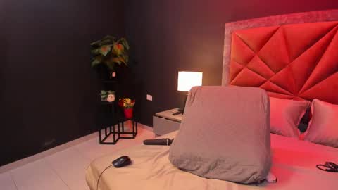 Snapshot of mia_milff chatting on 03-04-26, 08:04 MIA online show from 03-04-26, 08:04