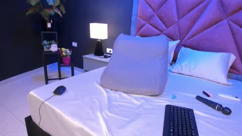 Snapshot of mia_milff chatting on 03-05-26, 07:54 MIA online show from 03-05-26, 07:54