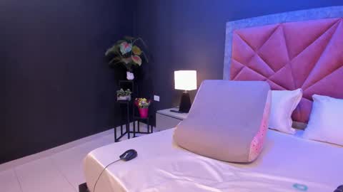 Snapshot of mia_milff chatting on 03-12-26, 07:31 MIA online show from 03-12-26, 07:31