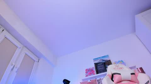 Snapshot of mia_mintz chatting on 03-29-26, 03:17 Mia online show from 03-29-26, 03:17