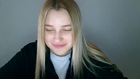 Mia online show from 09-12-25, 10:48