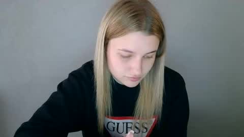 Mia online show from 09-25-25, 12:53