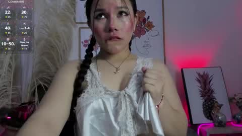 Snapshot of mia_moralez chatting on 10-08-25, 12:25 MIA online show from 10-08-25, 12:25