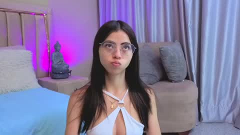 Mia online show from 05-01-26, 12:10