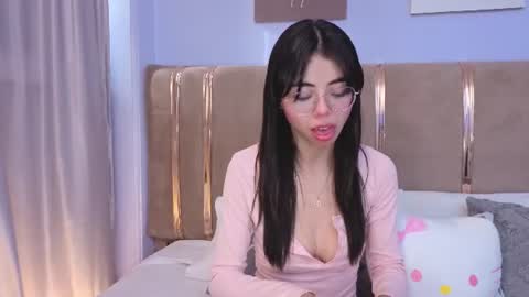 Mia online show from 06-23-26, 08:40