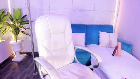 Snapshot of mia_ness chatting on 01-10-26, 12:29 Mia online show from 01-10-26, 12:29