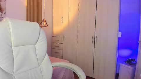 Mia Nevaeh - follow me online show from 10-28-25, 09:17