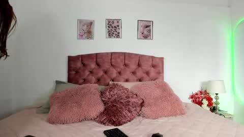 Snapshot of mia_nova5 chatting on 06-07-26, 11:58 mia_nova5 online show from 06-07-26, 11:58