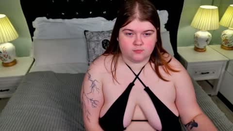 Sweet Mia online show from 11-30-25, 06:01