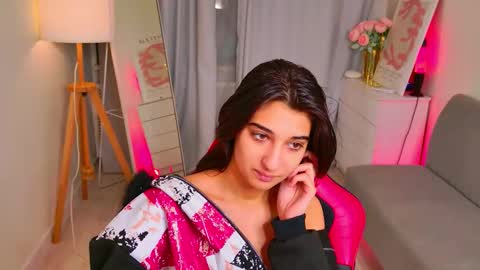 Mia online show from 03-10-26, 05:18