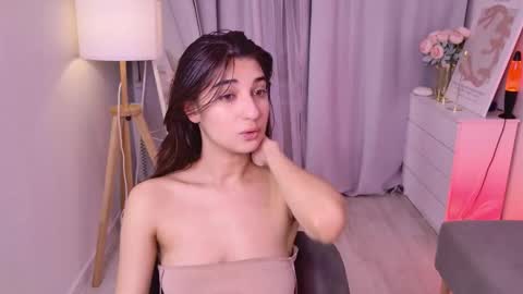 Mia online show from 03-27-26, 03:45