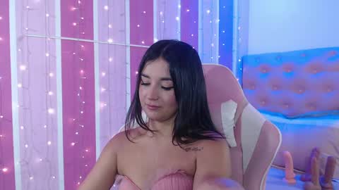 Snapshot of mia_pv1 chatting on 05-04-26, 08:27 MIA online show from 05-04-26, 08:27