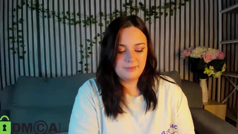 Snapshot of mia_r0ss chatting on 10-27-25, 01:09 Mia online show from 10-27-25, 01:09